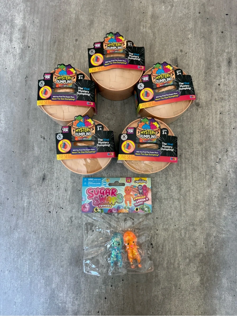 Mystery Dumpling Surprise Toy - Beige Dumpling with Multicolor Figures
